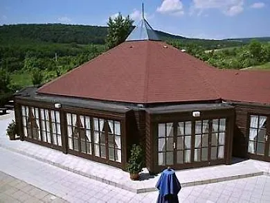 Hotel Petnehazy 3*